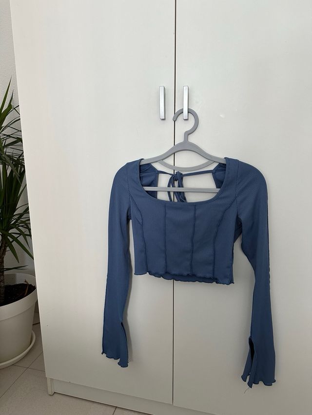 Top corto Shein manga acampanada azul