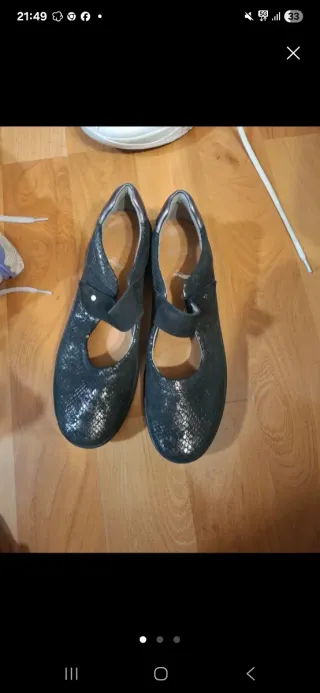 Zapatos negros y plateados