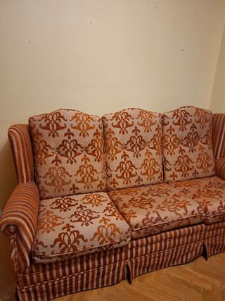 Sofá de tela marrón/naranja