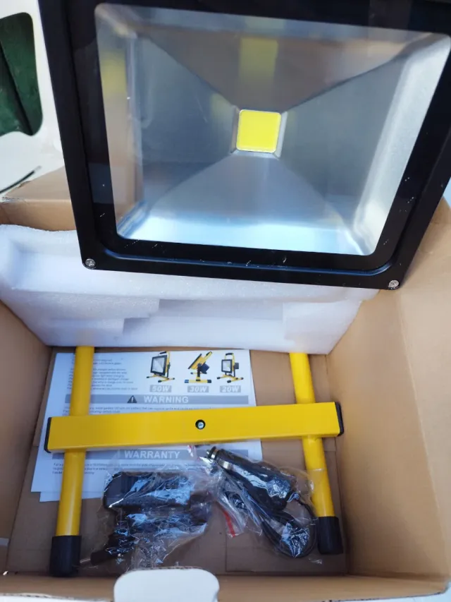 Foco LED AYERBE 30W Recargable Amarillo