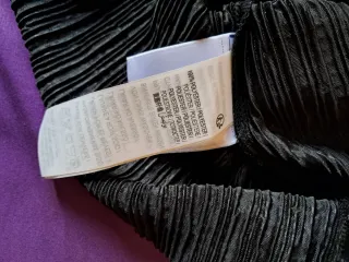 Blusa dorada plisada