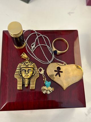 Lote bisutería: colgantes, anillo y más