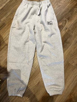 Pantalón Stussy x Nike Gris