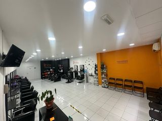 se traspasa peluquería low cost 