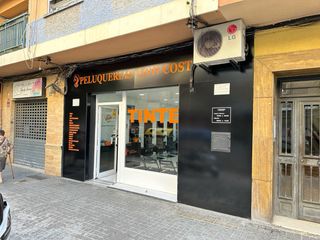 se traspasa peluquería low cost 