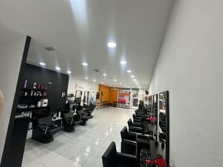 se traspasa peluquería low cost 