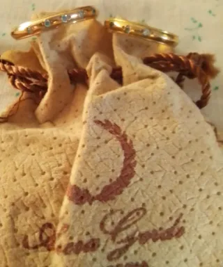 Anillos de compromiso de oro golfi