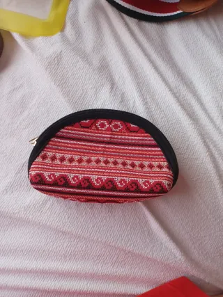 Monedero étnico rojo