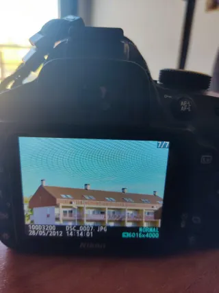 Camara reflex Nikon D3200 como nueva