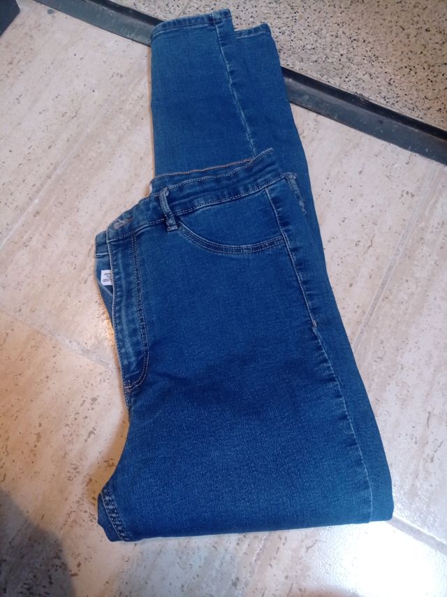 Pantalón de señora ajustado azul
