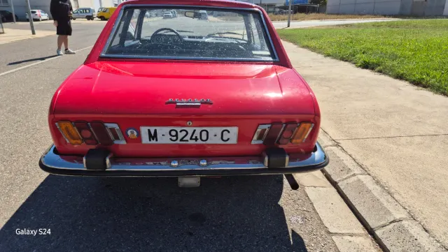 Peugeot 504 Coupe año 1973
