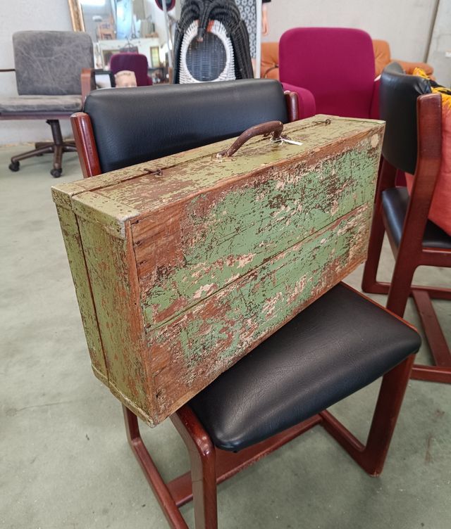 Maleta antigua de madera