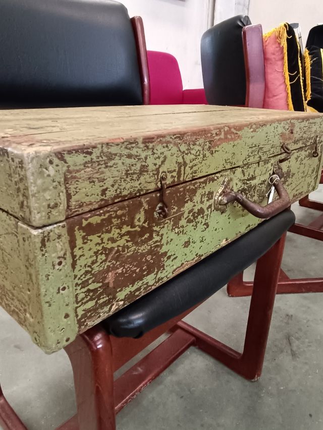 Maleta antigua de madera