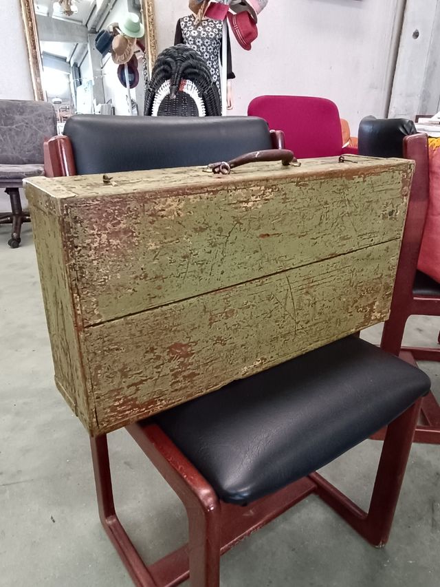 Maleta antigua de madera