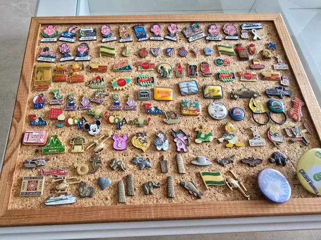 Colección de pins variados