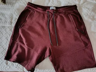 Pantalón corto Pull and Bear color vino,sin usar