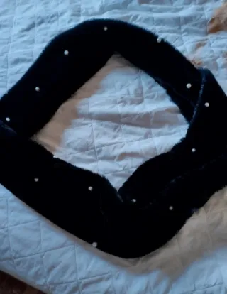 Scalda collo nero con perle