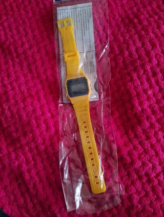 Reloj de silicona amarillo