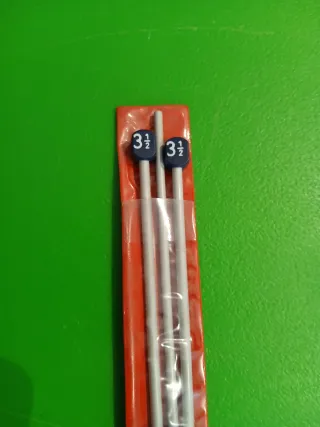 Lote Manualidades: Bobinas, Agujas y Adornos