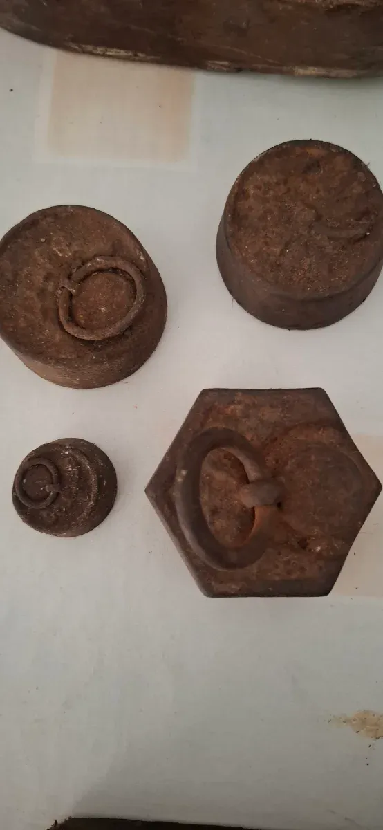 Pesos antiguos de hierro