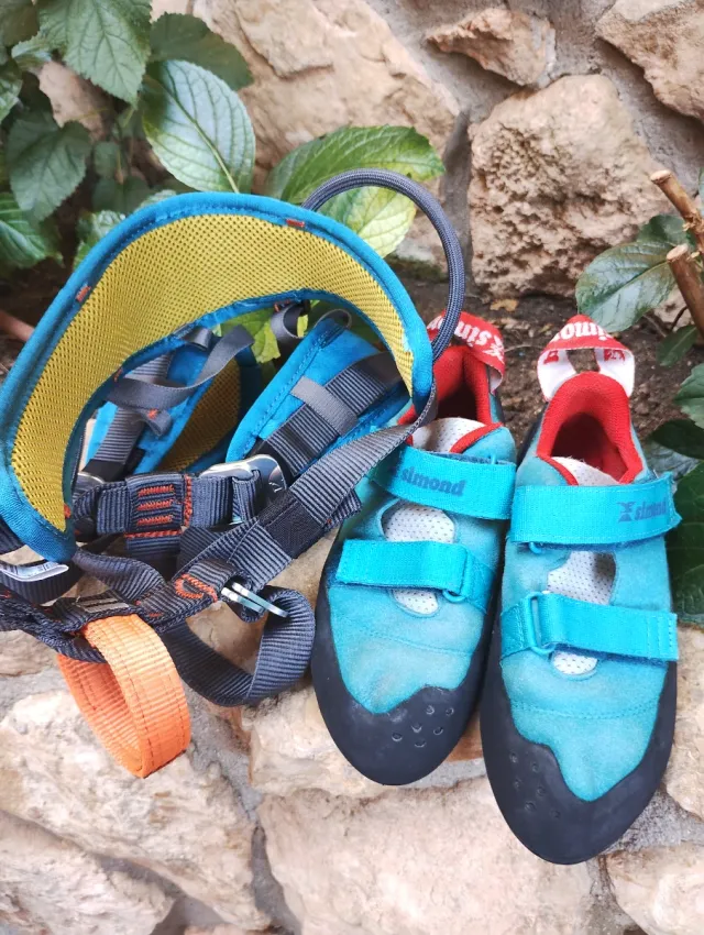 Arnés escalada + Pies de gato Simond 34