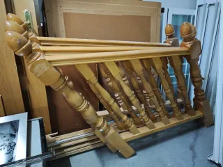 Barandilla de madera para escaleras