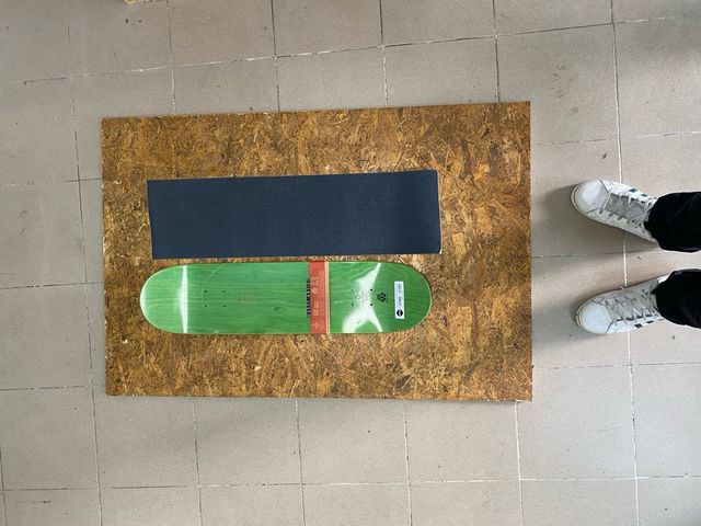 Skate Almost com Lixa