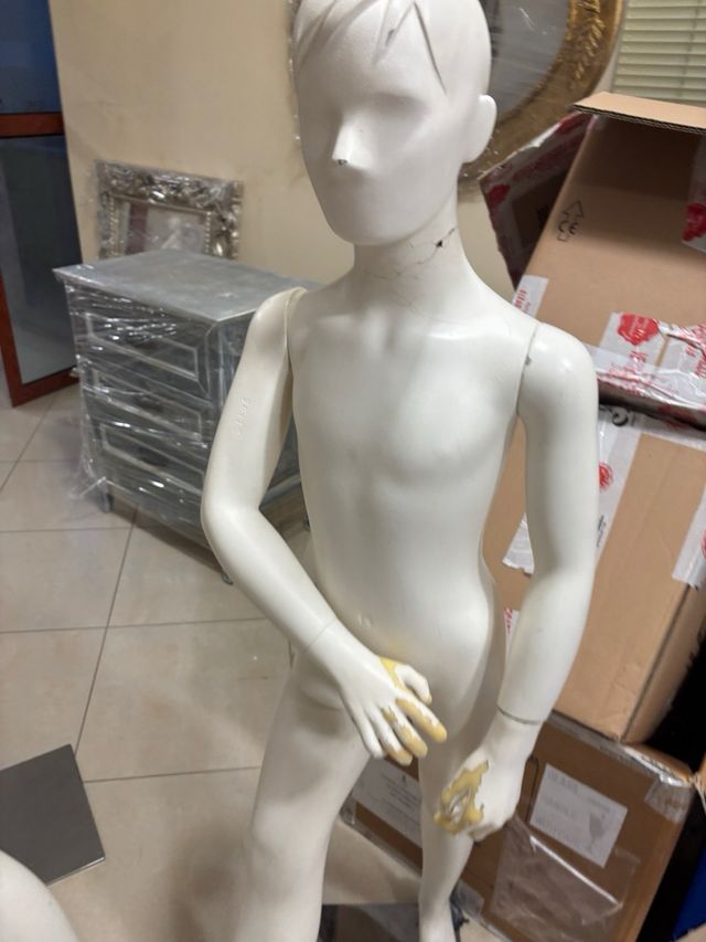 Manichino bianco per negozio