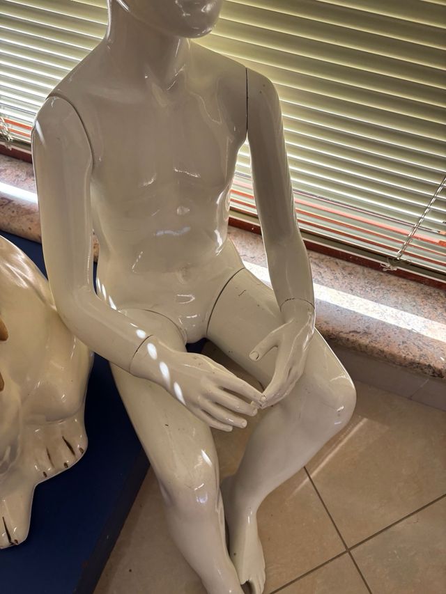 Manichino bambino bianco dito piede rotto 