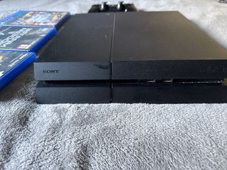 PS4 (PlayStation 4) Negra + Mando + 3 Juegos