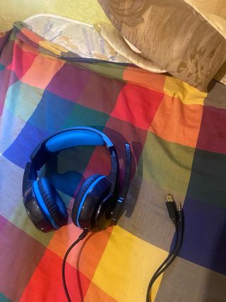 Auriculares gaming negros y azules
