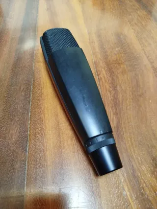 Micrófono Sennheiser MD 421 II + pinza soporte
