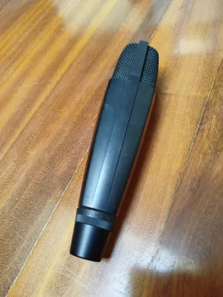 Micrófono Sennheiser MD 421 II + pinza soporte