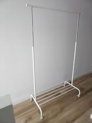 3 Burros para Ropa Metálicos
