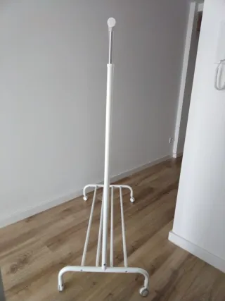 3 Burros para Ropa Metálicos