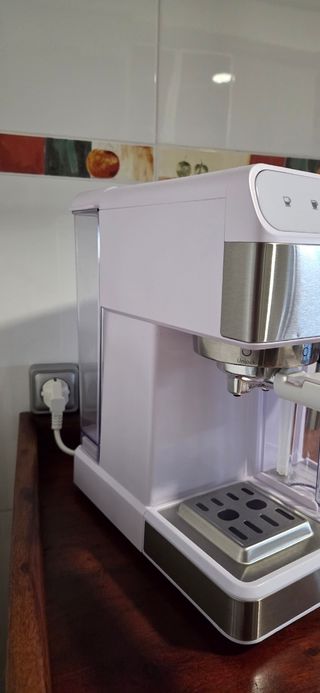 Cafetera Cecotec Blanca y Cromada