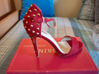 Sandalias Corina Tacon Tachuelas Rojas