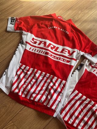 Chaleco cortavientos y maillot Kalas ciclismo