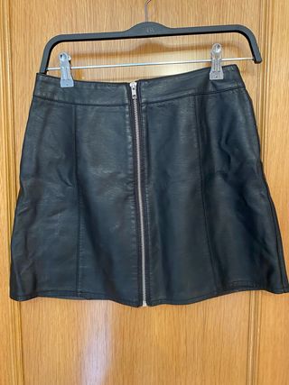 Falda negra piel sintética cremallera