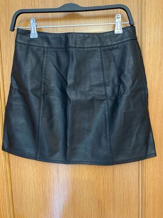 Falda negra piel sintética cremallera