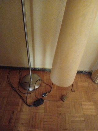 Lámparas de pie metal y pergamino