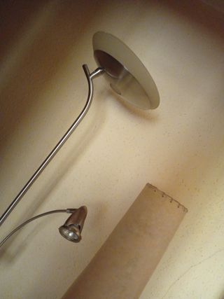 Lámparas de pie metal y pergamino