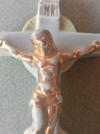 Crocifisso antico in biscuit lucido