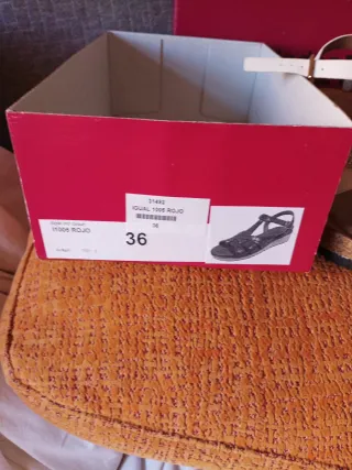 Sandalias cuña blancas y doradas talla 36