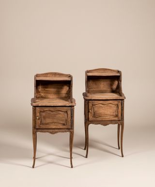 Pareja de mesitas de roble antiguas