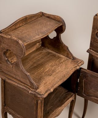 Pareja de mesitas de roble antiguas