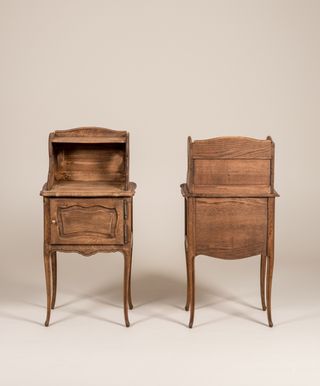 Pareja de mesitas de roble antiguas