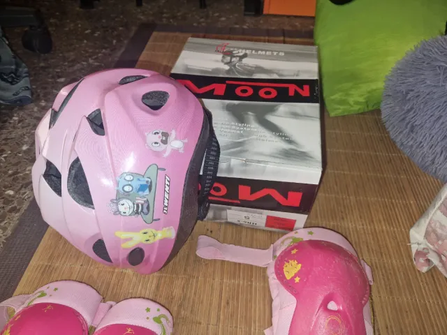 Casco y protectores bici infantil rosa