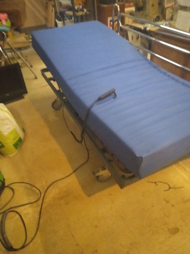 Cama hospitalaria eléctrica