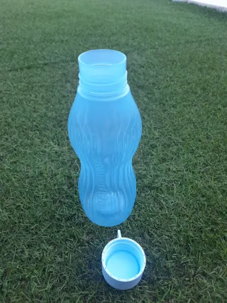 Garrafa Tupperware Eco 880ml apta para congelação